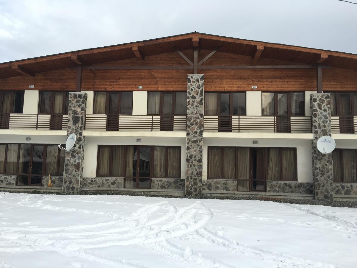 Konstantine'S Chalet Bakoerjani Buitenkant foto