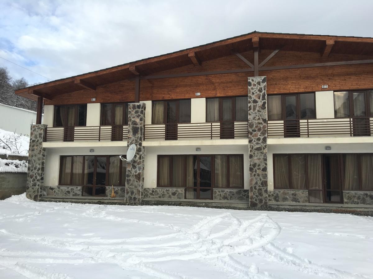 Konstantine'S Chalet Bakoerjani Buitenkant foto